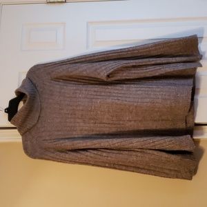 Women's cozy and soft / cowl turtleneck sweater. Size medium